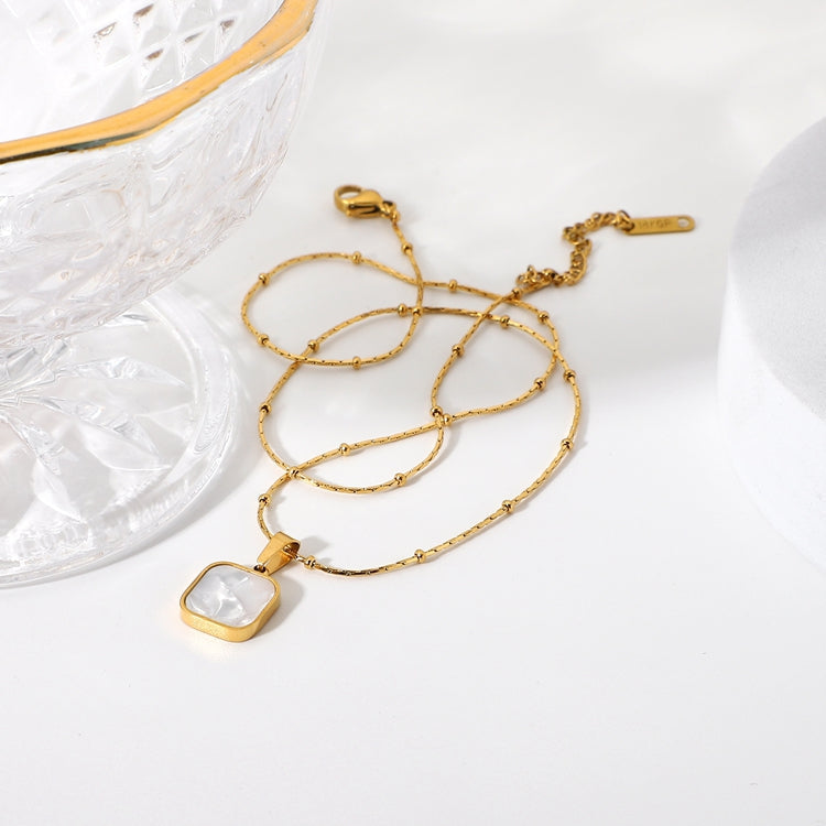 Pixi Shell Pendant Choker Necklace