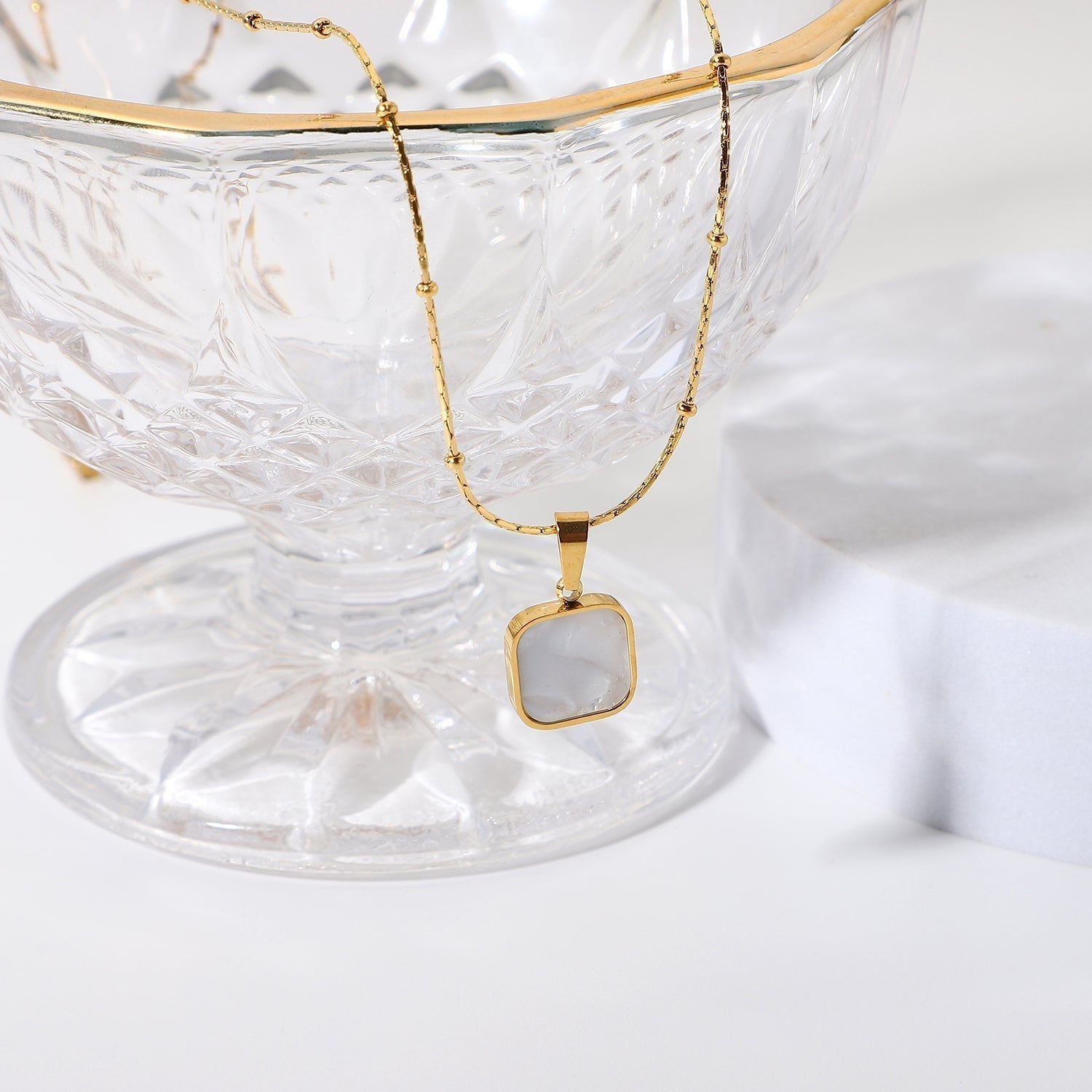 Pixi Shell Pendant Choker Necklace