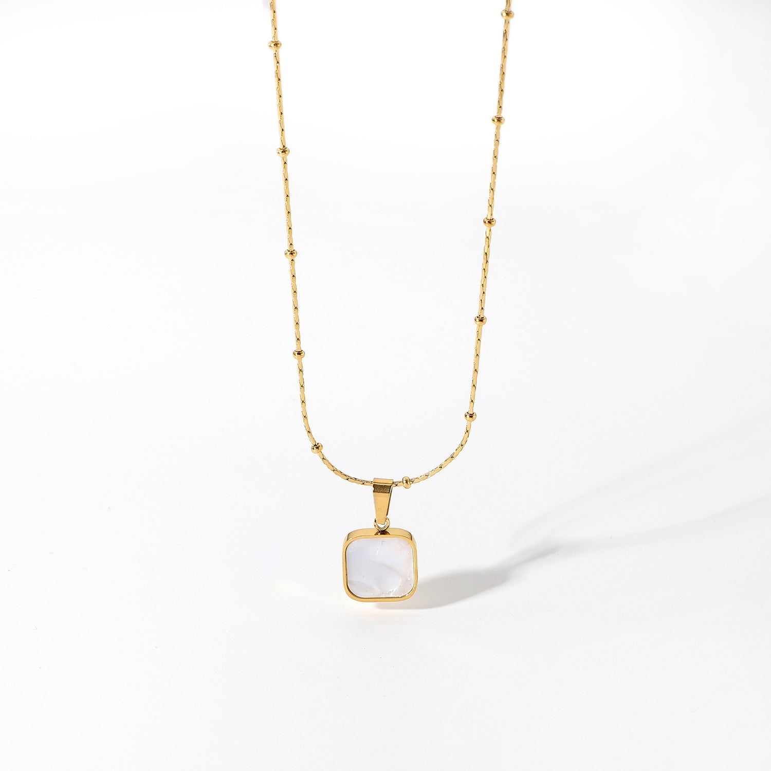 Pixi Shell Pendant Choker Necklace